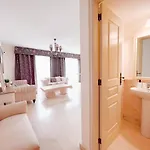 Townhouse In Peaceful Mar, Heated Pool, Parking! Pm6 Daire
