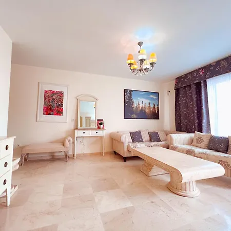 Daire Townhouse In Peaceful Mar, Heated Pool, Parking! Pm6 *